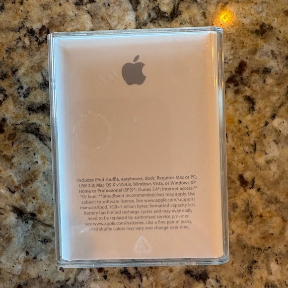 LIKE NEW Apple IPod Shuffle - Picture 4 of 7